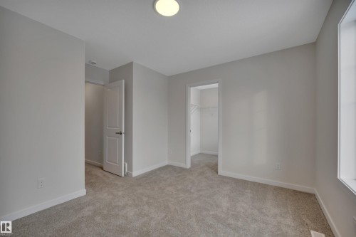 5742 Hawthorn Common, Edmonton, AB - Indoor Photo Showing Other Room