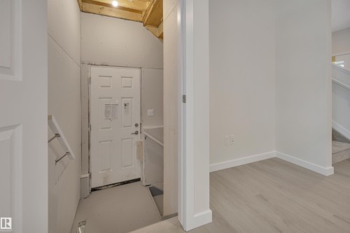 5742 Hawthorn Common, Edmonton, AB - Indoor Photo Showing Other Room
