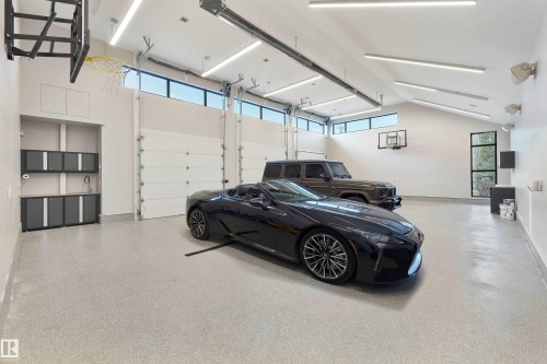 46 Kingsford Crescent, St. Albert, AB - Indoor Photo Showing Garage