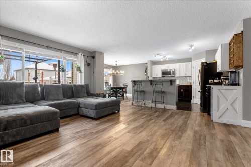 5 South Creek Point(E), Stony Plain, AB - Indoor Photo Showing Living Room