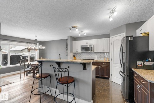 5 South Creek Point(E), Stony Plain, AB - Indoor Photo Showing Kitchen With Upgraded Kitchen