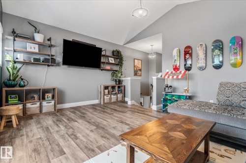 5 South Creek Point(E), Stony Plain, AB - Indoor Photo Showing Living Room