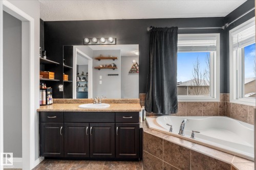 5 South Creek Point(E), Stony Plain, AB - Indoor Photo Showing Bathroom