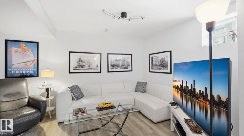 9831 83 Avenue, Edmonton, AB - Indoor Photo Showing Living Room