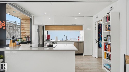 9831 83 Avenue, Edmonton, AB - Indoor Photo Showing Kitchen With Upgraded Kitchen