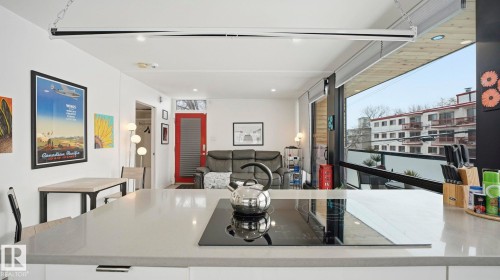 9831 83 Avenue, Edmonton, AB - Indoor Photo Showing Other Room