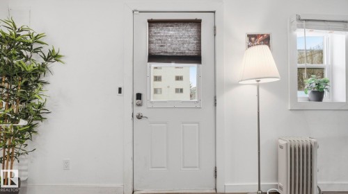 9831 83 Avenue, Edmonton, AB - Indoor Photo Showing Other Room