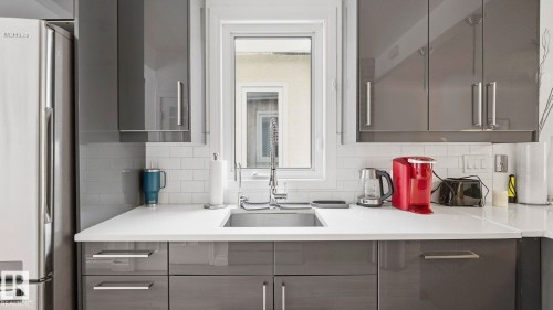 9831 83 Avenue, Edmonton, AB - Indoor Photo Showing Kitchen With Upgraded Kitchen