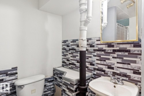 12116 48 Street, Edmonton, AB - Indoor Photo Showing Bathroom
