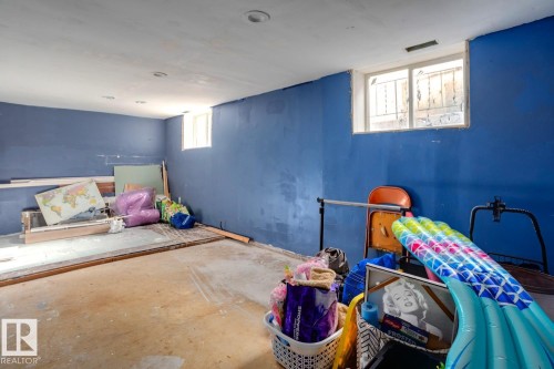 12116 48 Street, Edmonton, AB - Indoor Photo Showing Bedroom