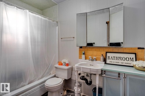 12116 48 Street, Edmonton, AB - Indoor Photo Showing Bathroom