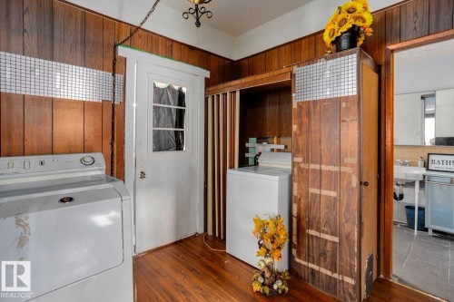 12116 48 Street, Edmonton, AB - Indoor Photo Showing Laundry Room