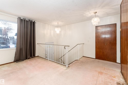 16728 98 Avenue, Edmonton, AB - Indoor Photo Showing Other Room