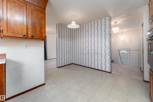 16728 98 Avenue, Edmonton, AB - Indoor