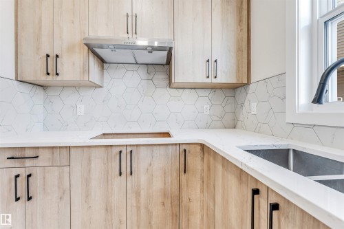 4313 35 Street, Beaumont, AB - Indoor Photo Showing Kitchen