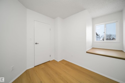 1576 Mill Woods Road E, Edmonton, AB - Indoor Photo Showing Other Room