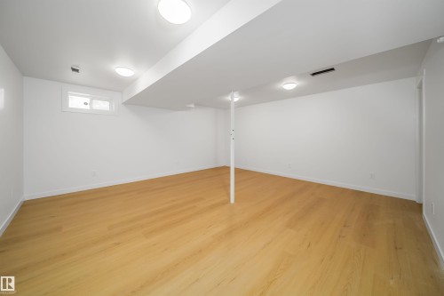 1576 Mill Woods Road E, Edmonton, AB - Indoor