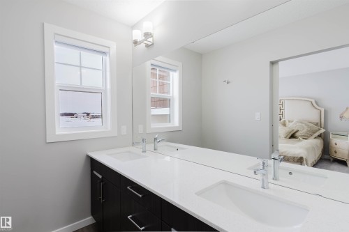 343 Edgemont Drive, Edmonton, AB - Indoor Photo Showing Bathroom