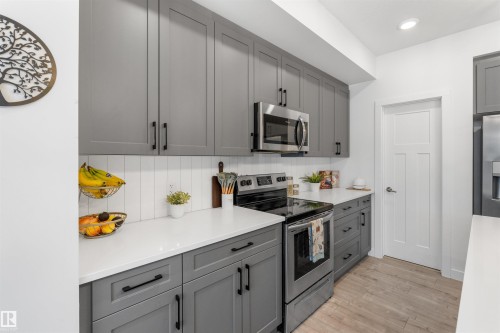 146 Joyal Way, St. Albert, AB - Indoor Photo Showing Kitchen With Stainless Steel Kitchen With Upgraded Kitchen