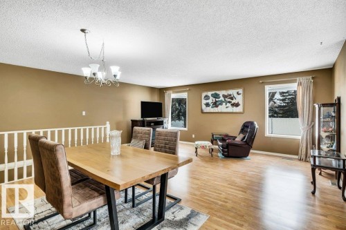 8146 27 Avenue, Edmonton, AB - Indoor Photo Showing Dining Room