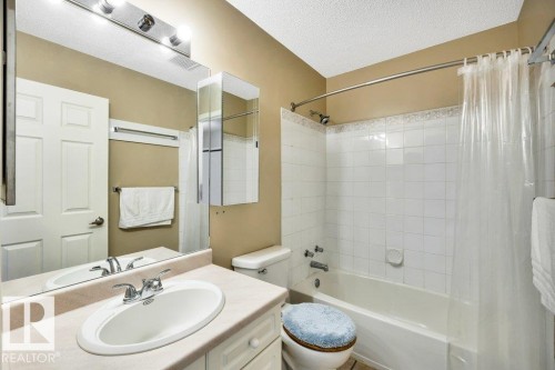 8146 27 Avenue, Edmonton, AB - Indoor Photo Showing Bathroom