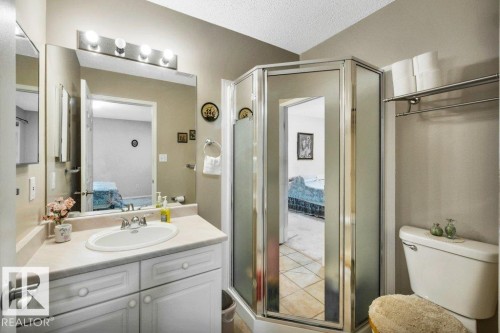 8146 27 Avenue, Edmonton, AB - Indoor Photo Showing Bathroom