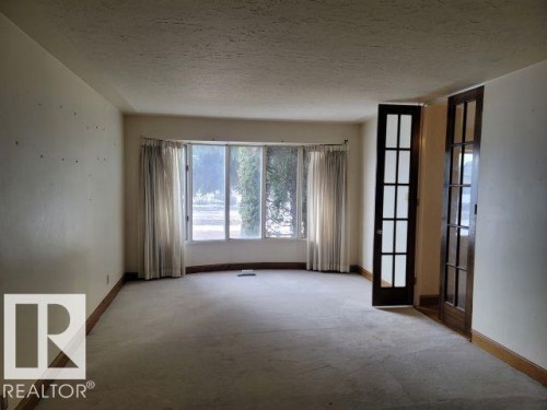 7524 95 Avenue, Edmonton, AB - Indoor Photo Showing Other Room