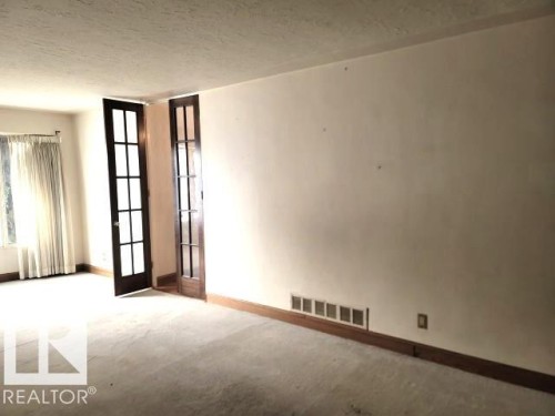 7524 95 Avenue, Edmonton, AB - Indoor Photo Showing Other Room