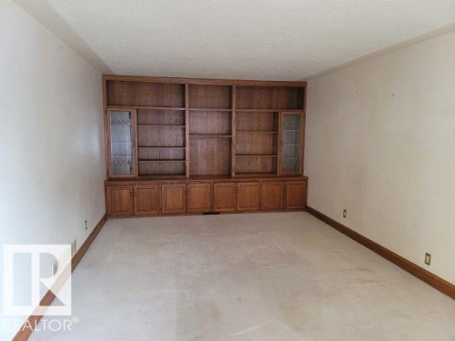 7524 95 Avenue, Edmonton, AB - Indoor Photo Showing Other Room
