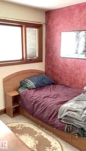 7524 95 Avenue, Edmonton, AB - Indoor Photo Showing Bedroom