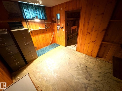 7524 95 Avenue, Edmonton, AB - Indoor