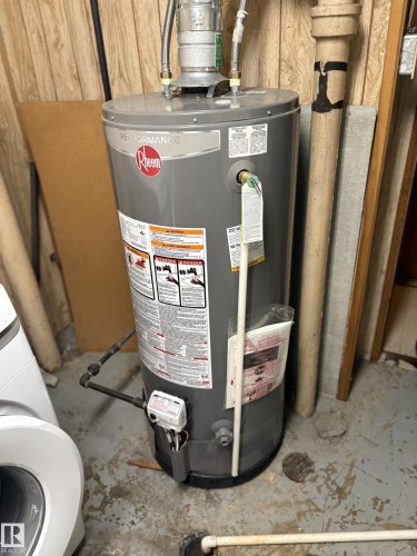 7524 95 Avenue, Edmonton, AB - Indoor Photo Showing Basement