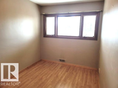 7524 95 Avenue, Edmonton, AB - Indoor Photo Showing Other Room