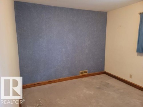 7524 95 Avenue, Edmonton, AB - Indoor Photo Showing Other Room