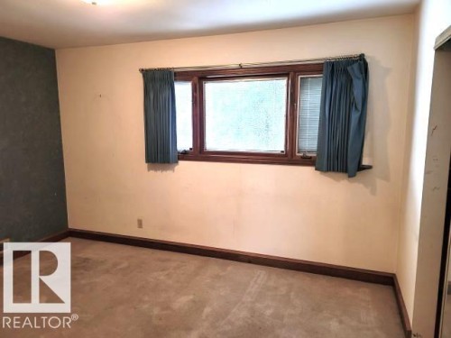 7524 95 Avenue, Edmonton, AB - Indoor Photo Showing Other Room