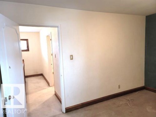 7524 95 Avenue, Edmonton, AB - Indoor Photo Showing Other Room