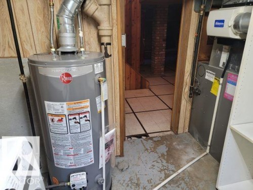 7524 95 Avenue, Edmonton, AB - Indoor Photo Showing Basement