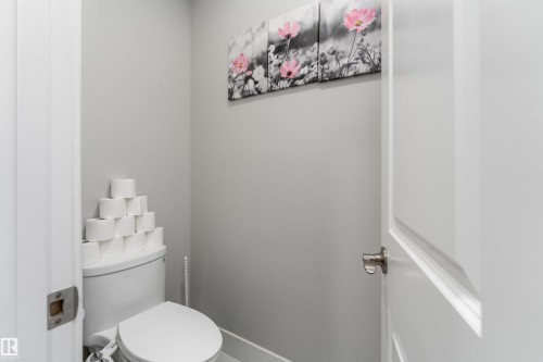 5788 175B Avenue, Edmonton, AB - Indoor Photo Showing Bathroom