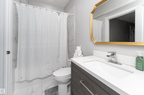 5788 175B Avenue, Edmonton, AB - Indoor Photo Showing Bathroom