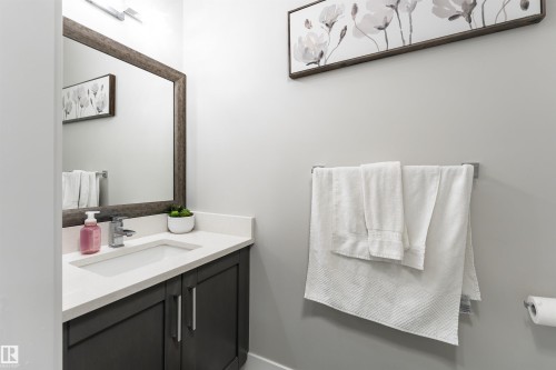 5788 175B Avenue, Edmonton, AB - Indoor Photo Showing Bathroom