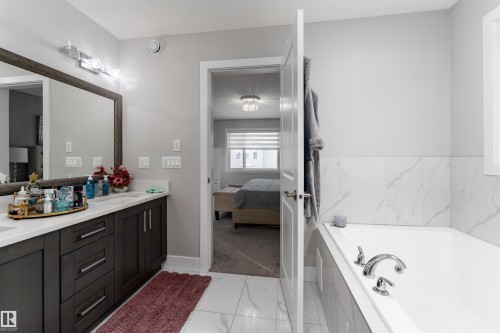 5788 175B Avenue, Edmonton, AB - Indoor Photo Showing Bathroom