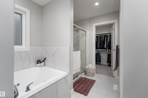5788 175B Avenue, Edmonton, AB - Indoor Photo Showing Bathroom