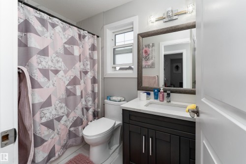 5788 175B Avenue, Edmonton, AB - Indoor Photo Showing Bathroom