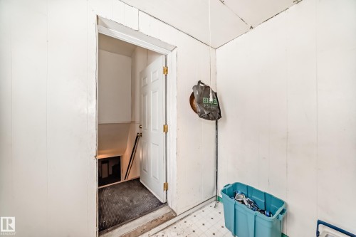 Property entrance - 15515 92A Avenue, Edmonton, AB - Indoor Photo Showing Other Room