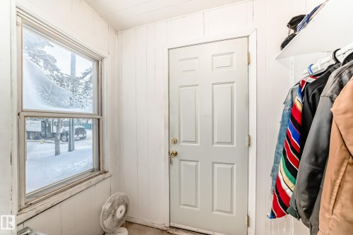 Entryway featuring wooden walls - 15515 92A Avenue, Edmonton, AB - Indoor