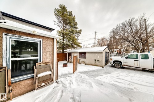 Exterior space with an outdoor structure - 15515 92A Avenue, Edmonton, AB - Outdoor