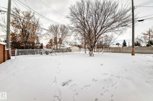 Snowy yard with a fenced backyard - 15515 92A Avenue, Edmonton, AB - Outdoor