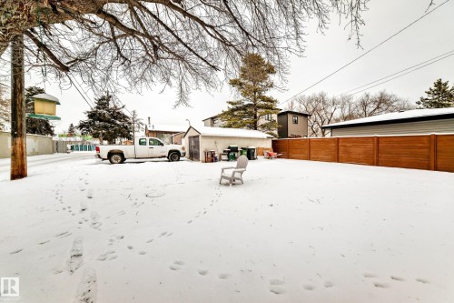 Snowy yard with an outdoor structure - 15515 92A Avenue, Edmonton, AB - Outdoor