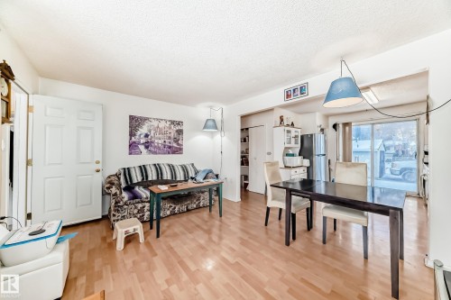 Living area with a textured ceiling and light wood-style flooring - 15515 92A Avenue, Edmonton, AB - Indoor