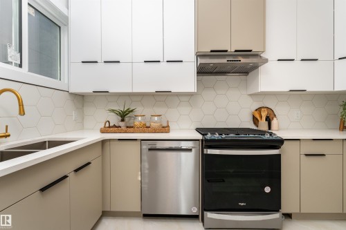 2637 64 Avenue, Rural Leduc County, AB - Indoor Photo Showing Kitchen With Double Sink With Upgraded Kitchen